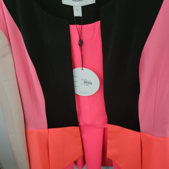 - Cameo blazer jacket L fits like a medium. - Picture 5 of 5